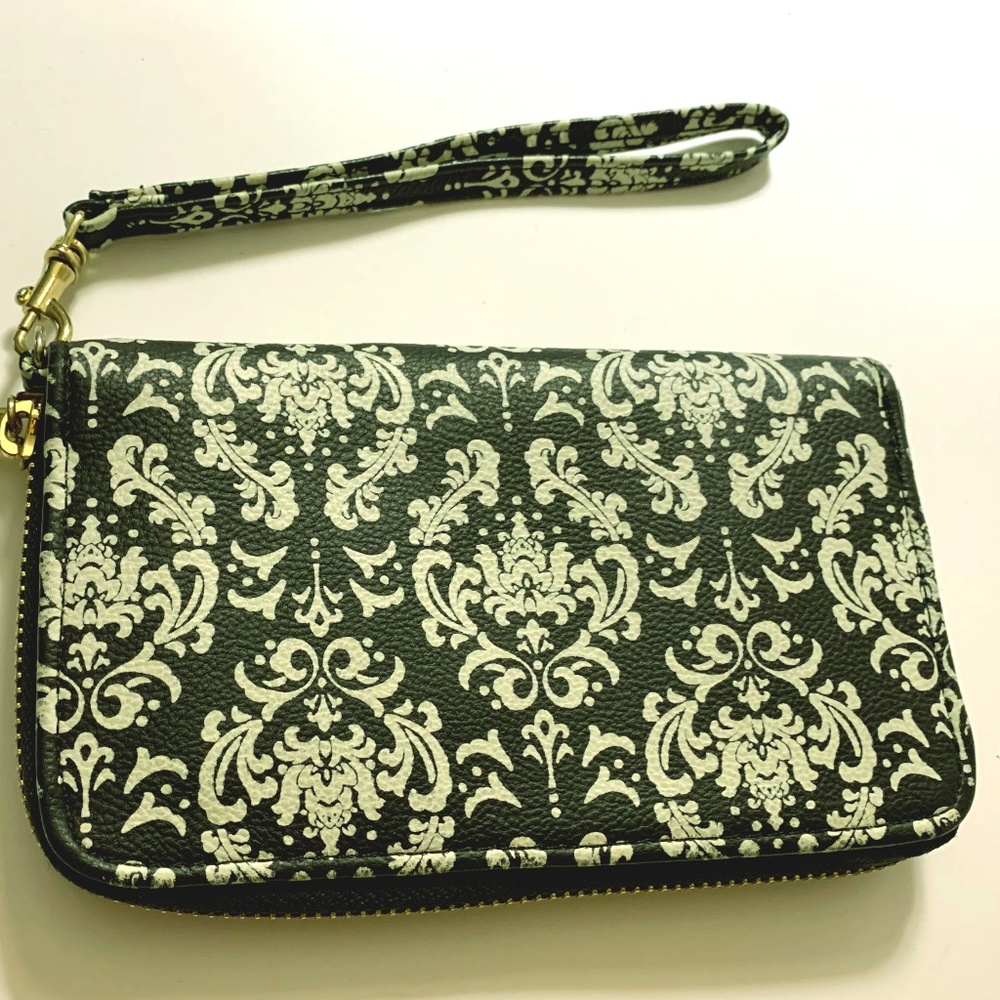 🎈Black White Target Wallet Wristlet